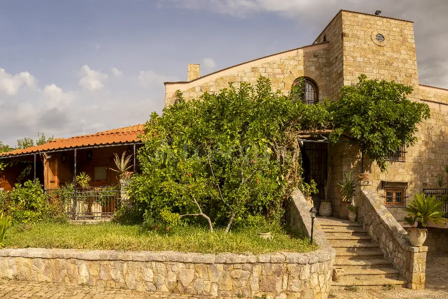 Villa in vendita di 920 mq a €1.800.000 (rif. 43/2025)