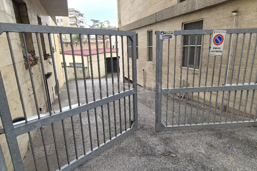 Box in affitto di 14 mq a €250 (rif. 9/2026)