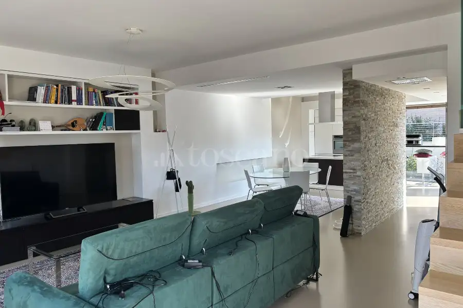 Villa Plurifamiliare in vendita di 250 mq a €1.050.000 (rif. 14/2026)