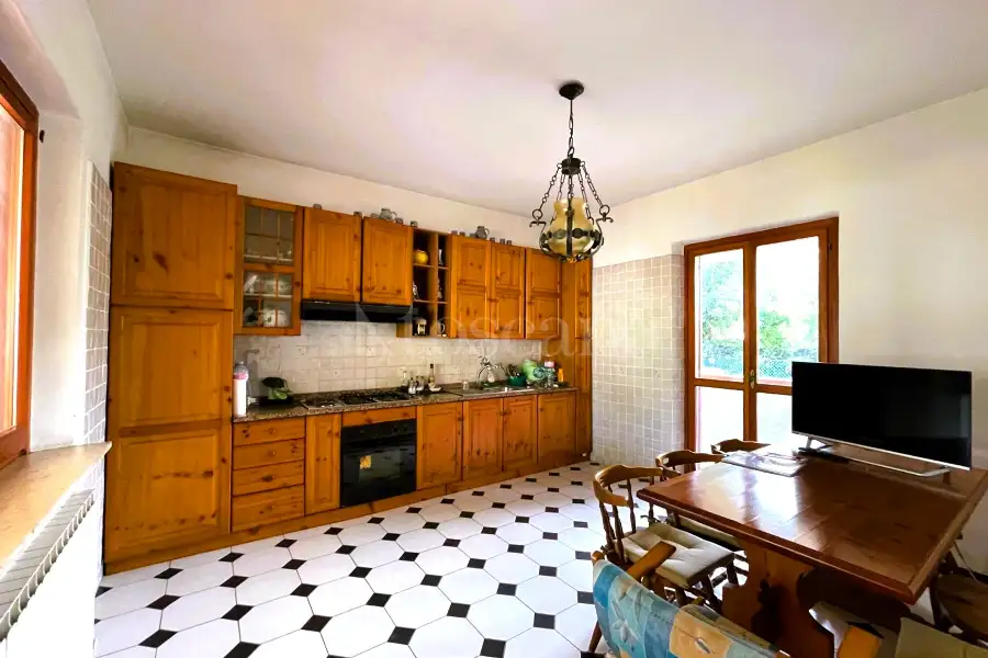 Villa in vendita di 305 mq a €650.000 (rif. 12/2025)