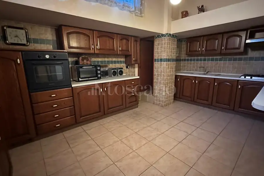 Villa in vendita di 370 mq a €890.000 (rif. 3/2026)