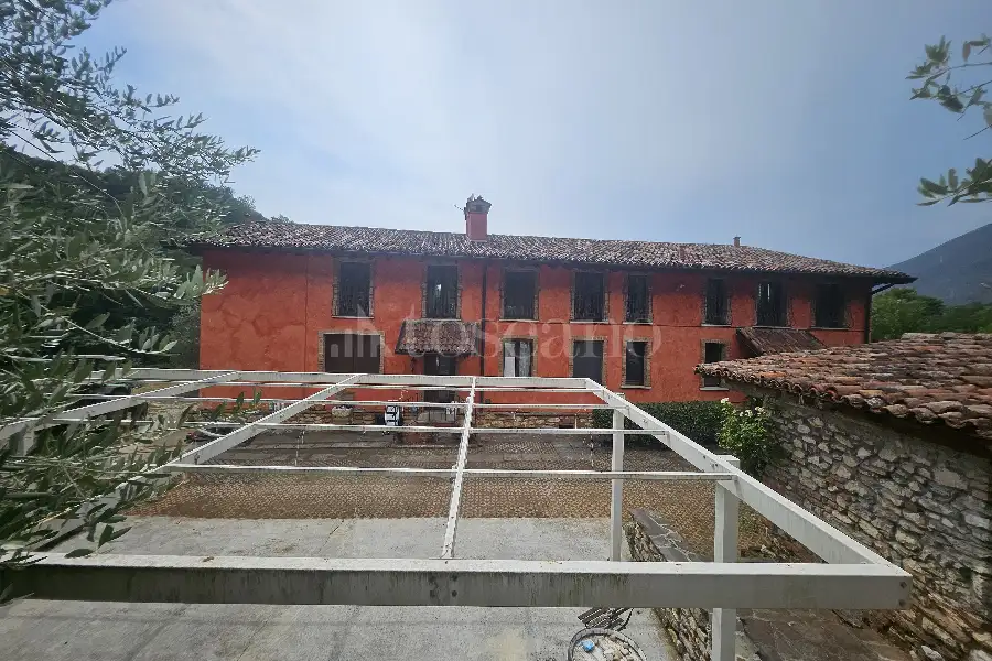 Villa in vendita di 600 mq a €700.000 (rif. 18/2026)