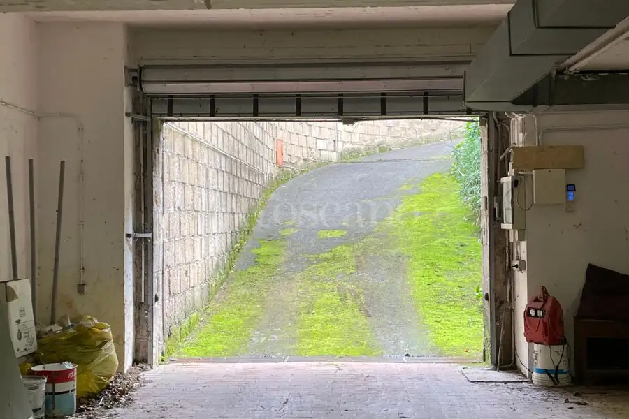 Garage in vendita di 700 mq a €415.000 (rif. 9/2024)