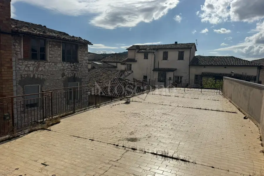 Palazzo in vendita di 725 mq a €395.000 (rif. 1/2026)