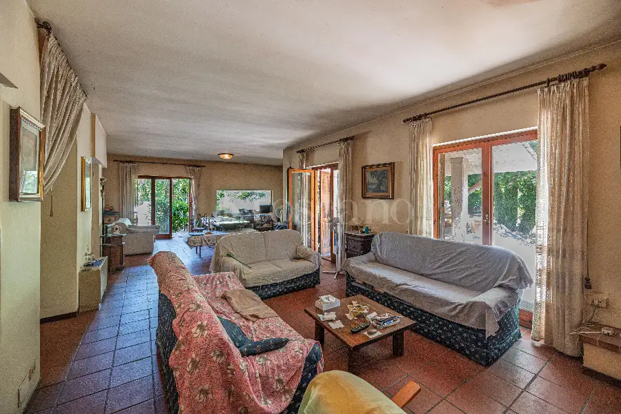 Villa Bifamiliare in vendita di 270 mq a €390.000 (rif. 15/2026)