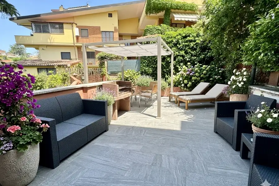 Villa Plurifamiliare in vendita di 300 mq a €649.000 (rif. 18/2026)