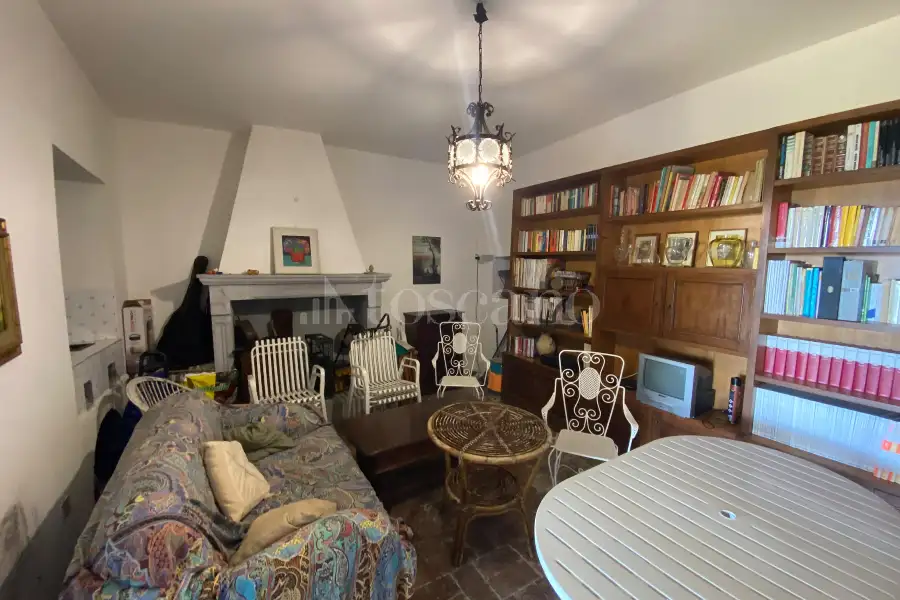 Palazzo in vendita di 250 mq a €75.000 (rif. 7/2025)