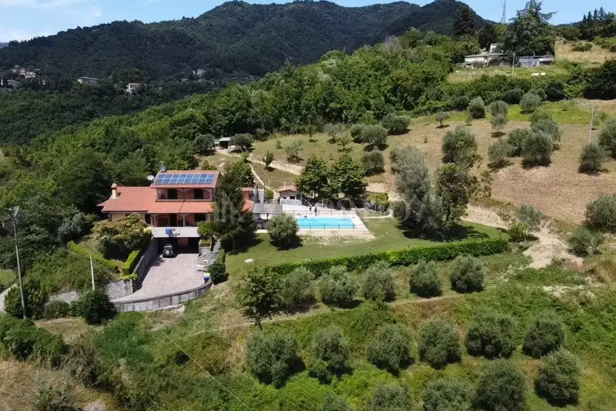 Villa in vendita di 300 mq a €825.000 (rif. 24/2025)