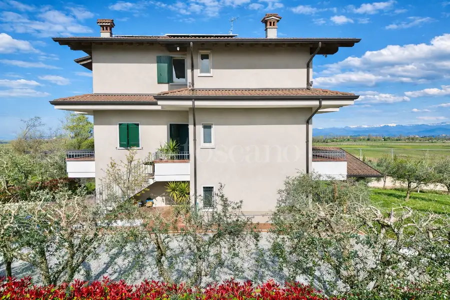 Villa in vendita di 630 mq trattativa riservata (rif. 8/2026)