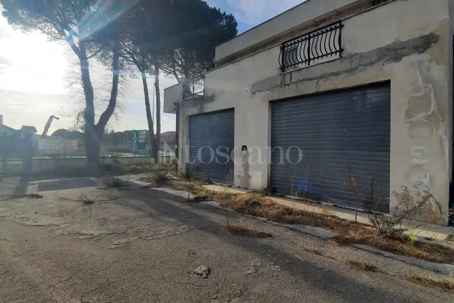 Capannone in vendita di 900 mq a €500.000 (rif. 4/2025)