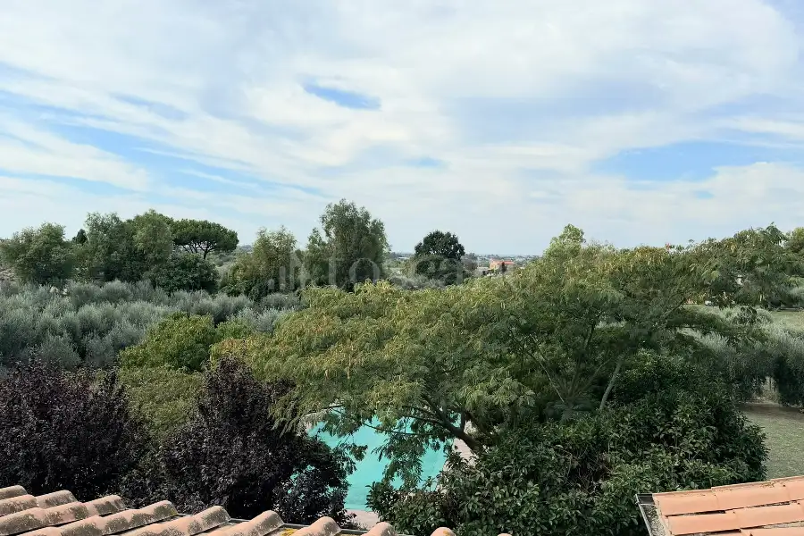 Villa Bifamiliare in vendita di 400 mq a €829.000 (rif. 33/2026)