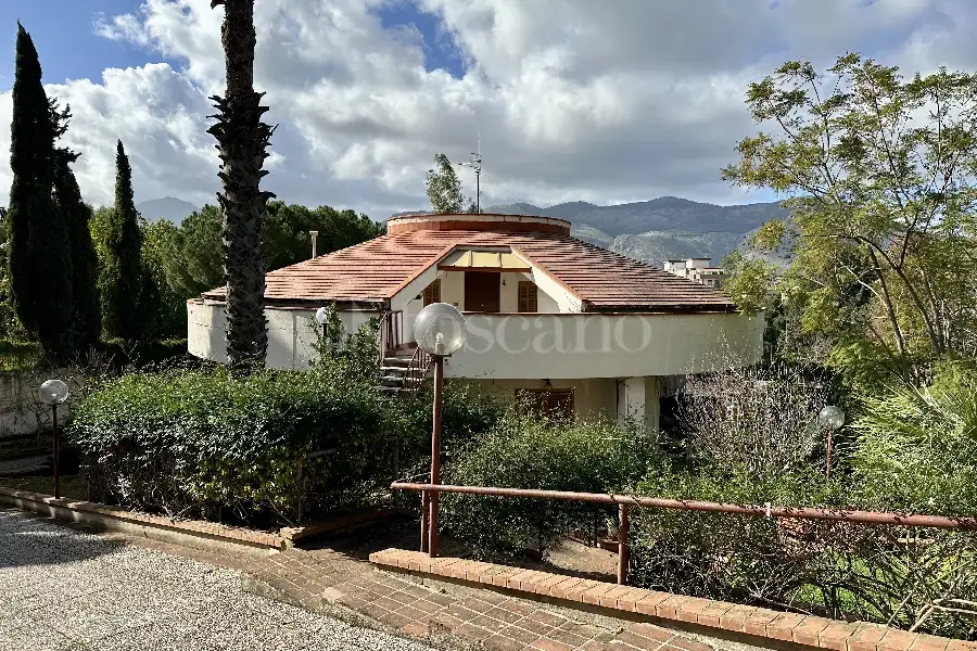 Villa in vendita di 565 mq a €995.000 (rif. 3/2026)