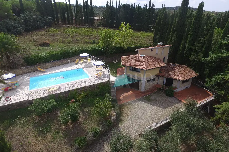 Villa Plurifamiliare in vendita di 800 mq a €1.390.000 (rif. 26/2024)