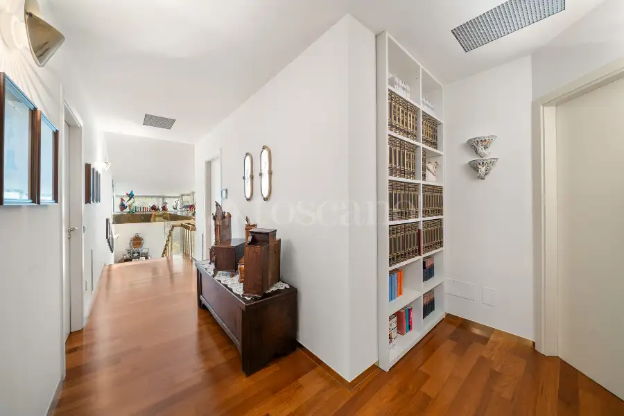 Villa in vendita di 420 mq a €2.700.000 (rif. 31/2025)