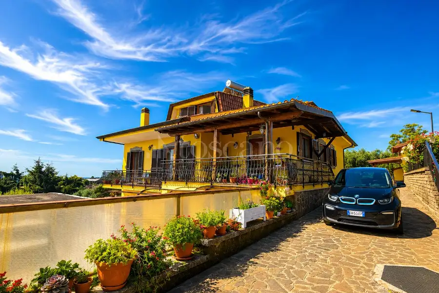 Villa in vendita di 920 mq a €899.000 (rif. 48/2026)
