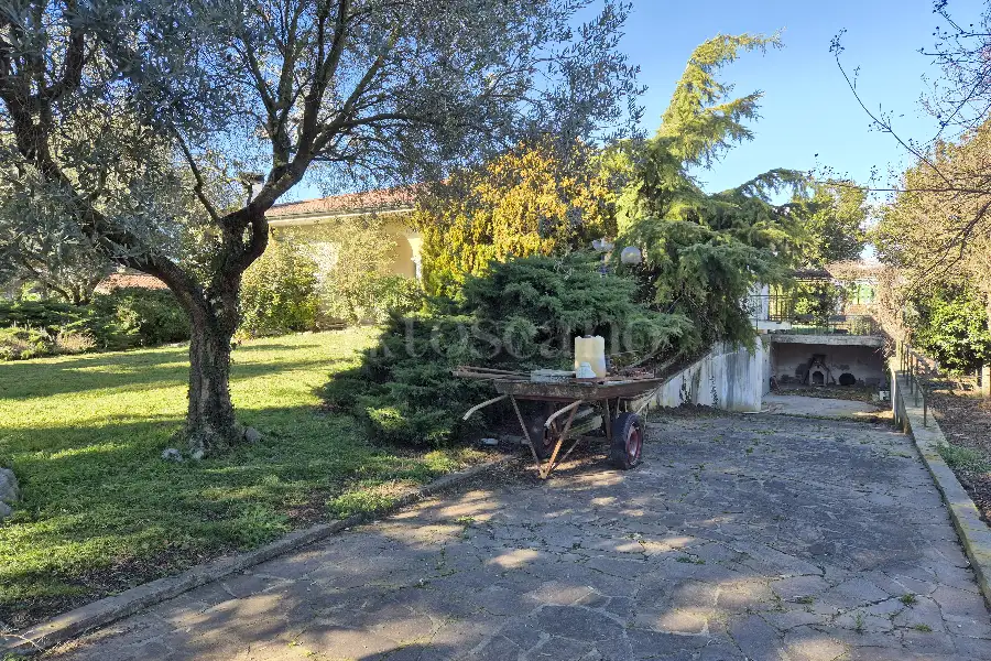 Villa in vendita di 330 mq trattativa riservata (rif. 3/2026)
