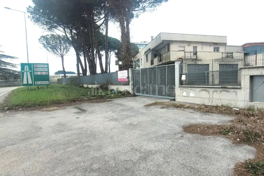 Capannone in vendita di 900 mq a €500.000 (rif. 4/2025)