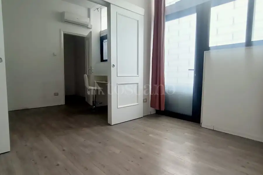 Negozio in affitto di 100 mq a €750 (rif. 54/2025)