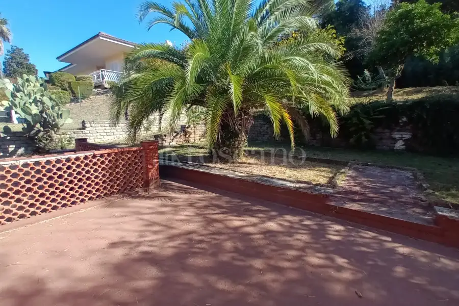 Villa in vendita di 318 mq a €249.000 (rif. 11/2026)