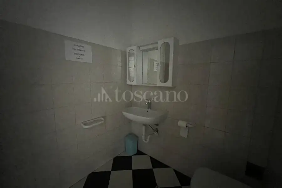 Negozio in affitto di 70 mq a €1.500 (rif. 10/2026)