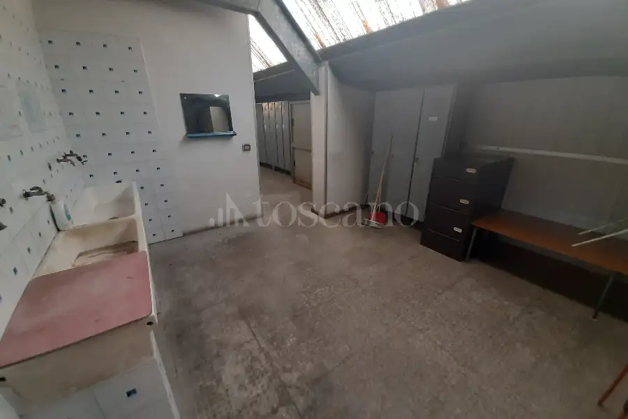 Capannone in affitto di 2.000 mq a €6.300 (rif. 23/2026)