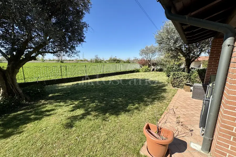 Villa Bifamiliare in vendita di 220 mq a €320.000 (rif. 15/2026)