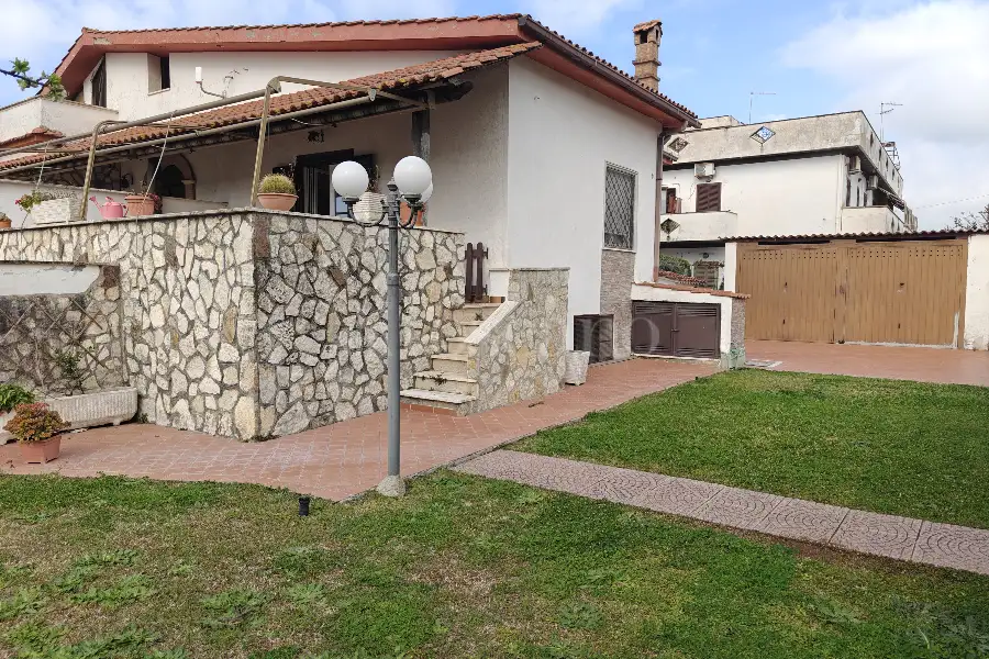 Casa Indipendente in vendita di 270 mq a €360.000 (rif. 17/2026)