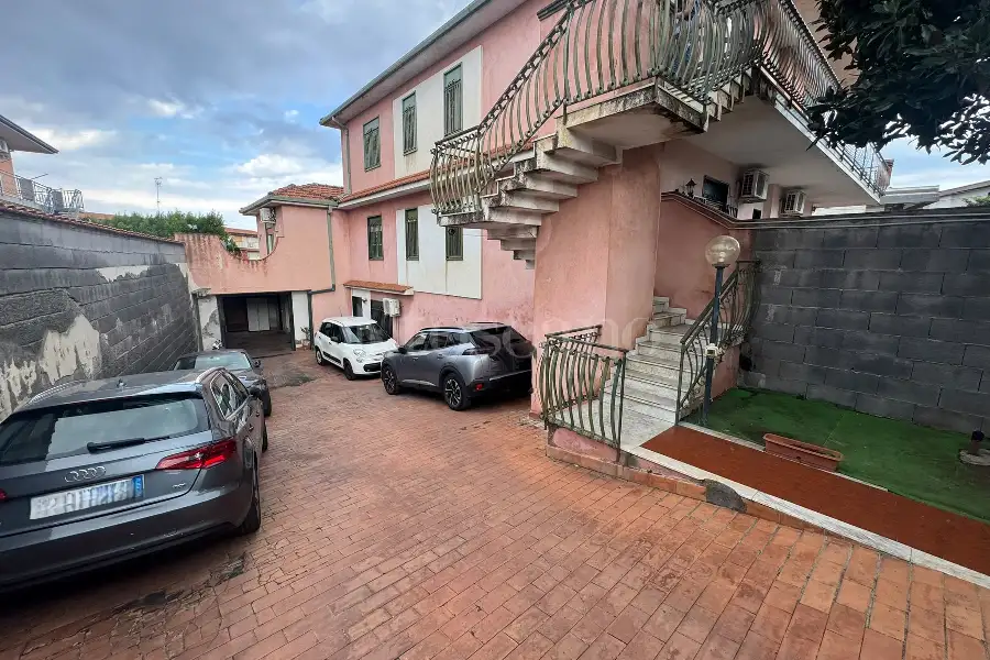 Villa Bifamiliare in vendita di 480 mq a €499.000 (rif. 171/2026)