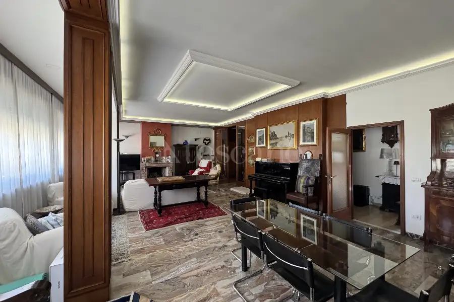 Casa in vendita di 232 mq a €1.100.000 (rif. 5/2026)