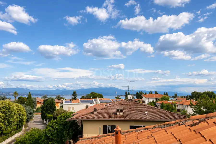 Villa in vendita di 300 mq a €1.600.000 (rif. 12/2026)