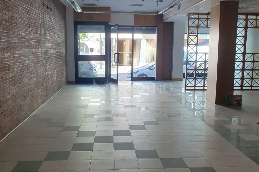 Negozio in affitto di 142 mq a €1.500 (rif. 33/2026)