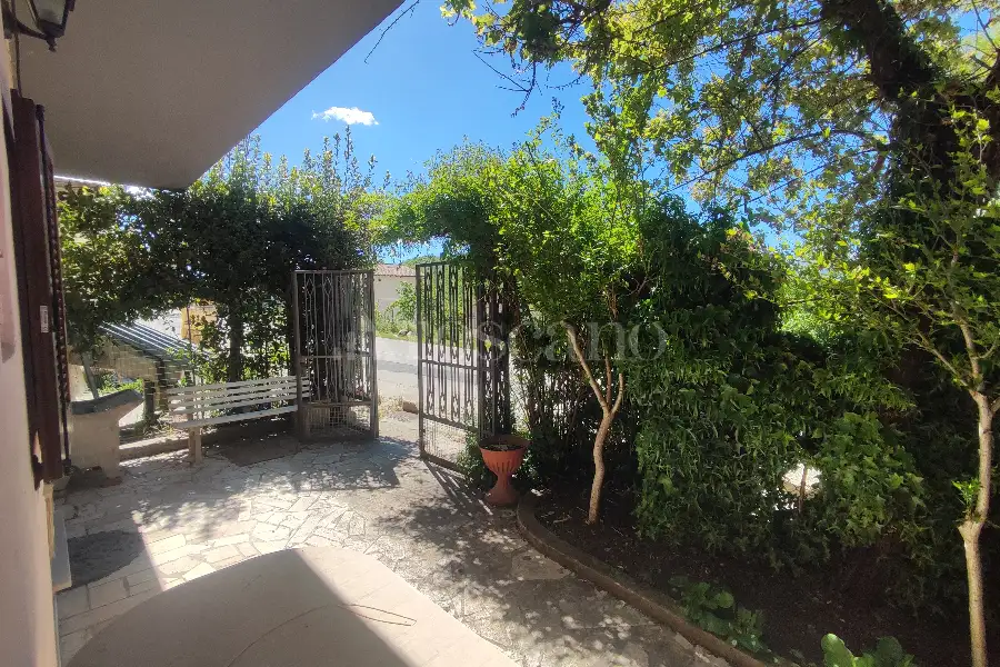 Villino a Schiera in vendita di 300 mq a €90.000 (rif. 22/2026)