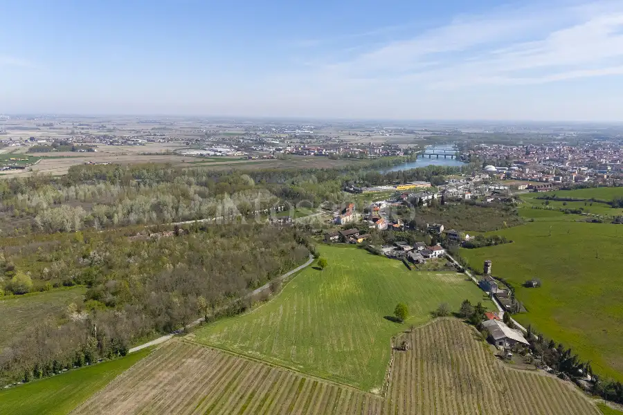 Casale in vendita di 1.000 mq a €1.150.000 (rif. 5/2026)