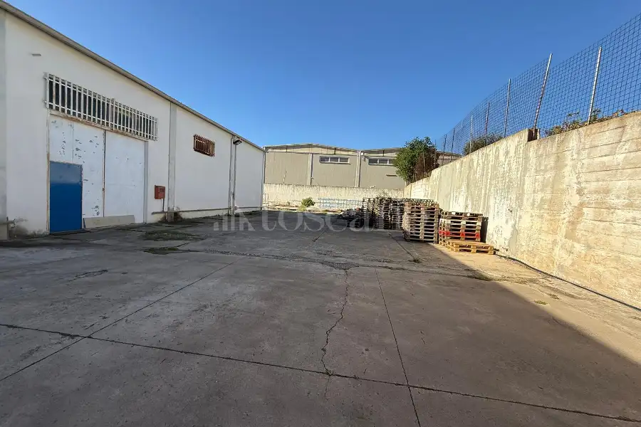 Capannone in vendita di 2.000 mq a €700.000 (rif. 52/2026)