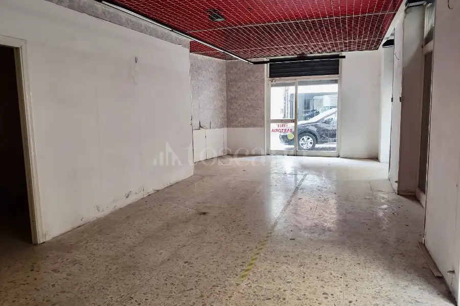 Negozio in affitto di 80 mq a €800 (rif. 26/2026)