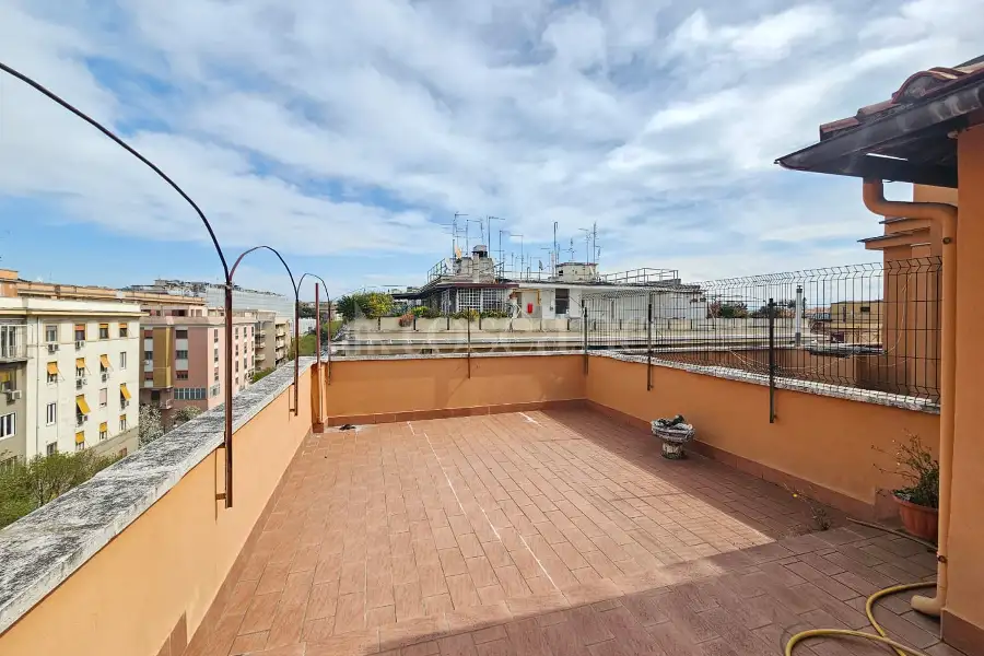 Attico in vendita di 181 mq a €1.300.000 (rif. 17/2026)