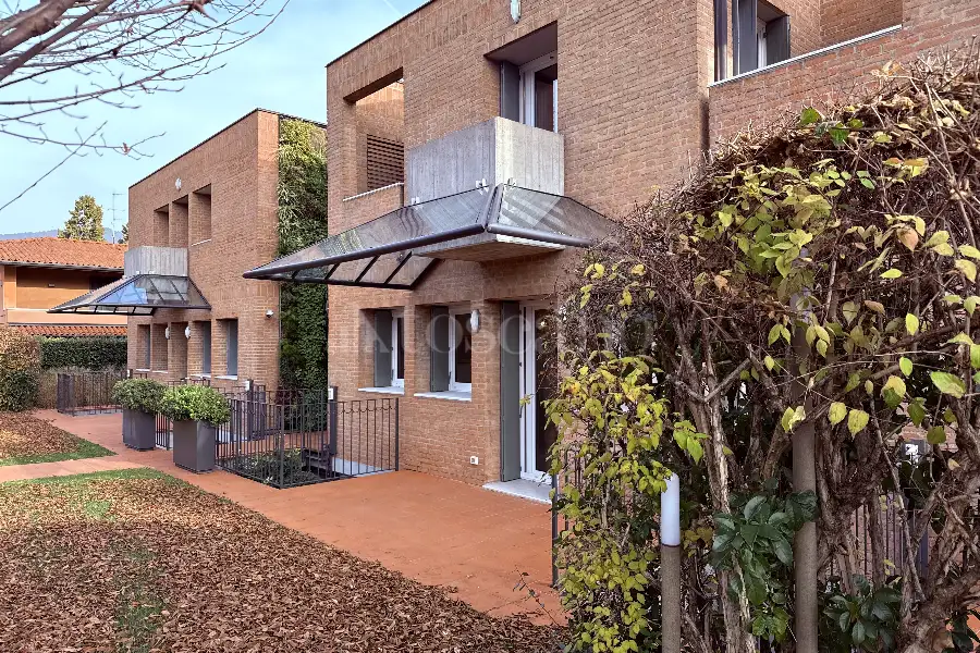 Villa Bifamiliare in vendita di 320 mq a €780.000 (rif. 65/2025)