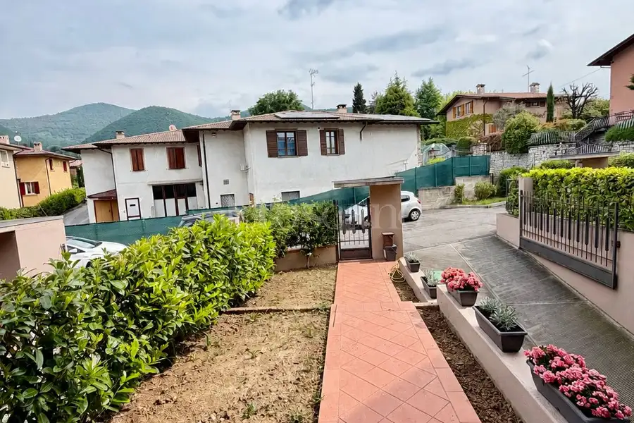 Villino a Schiera in vendita di 200 mq a €360.000 (rif. 33/2026)