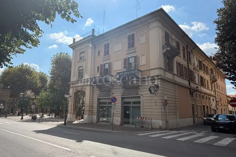 Negozio in affitto di 210 mq a €7.000 (rif. 13/2026)