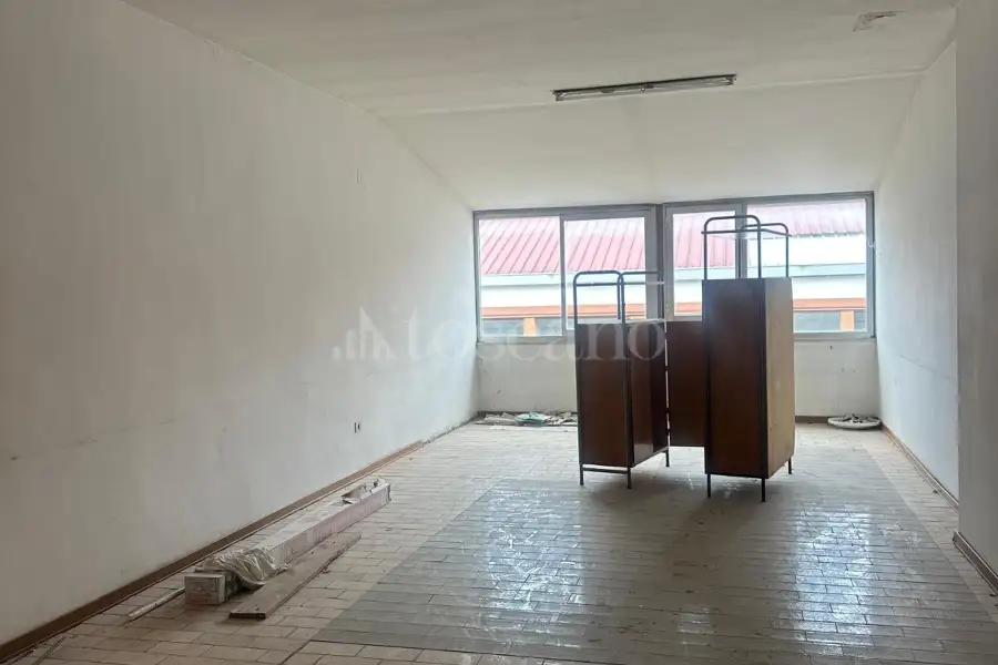 Negozio in vendita di 4.995 mq a €1.500.000 (rif. 118/2025)