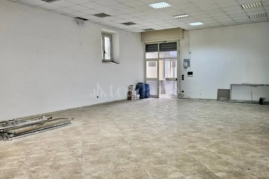 Negozio in affitto di 150 mq a €1.000 (rif. 126/2026)