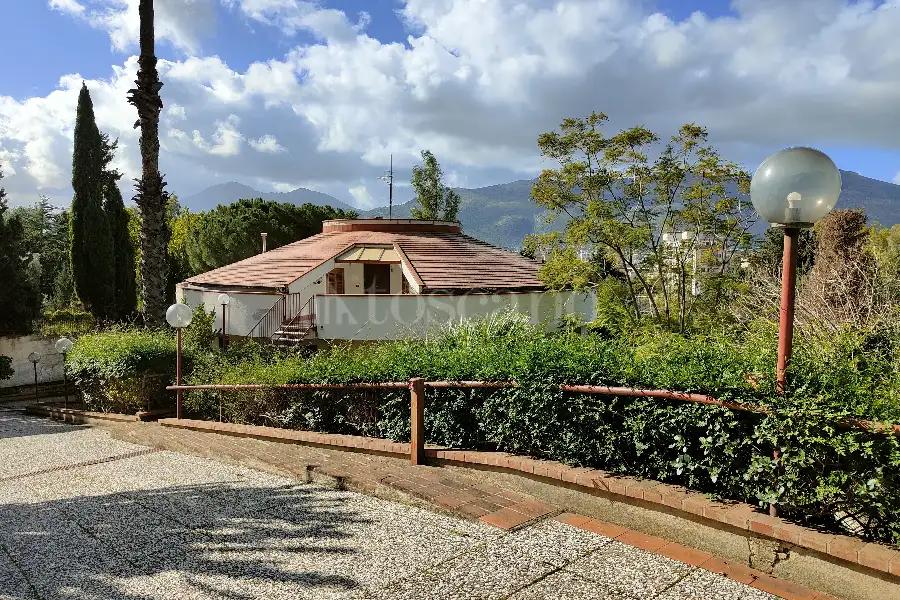 Villa in vendita di 565 mq a €995.000 (rif. 3/2026)