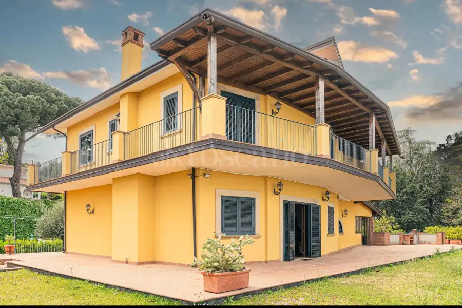 Villa in vendita di 300 mq a €490.000 (rif. 44/2025)