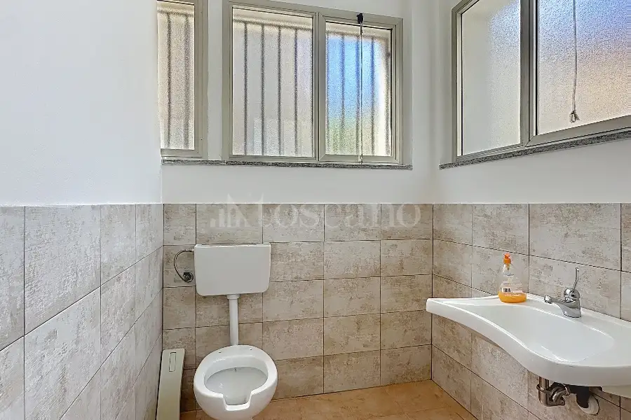 Negozio in vendita di 250 mq a €195.000 (rif. 71/2025)