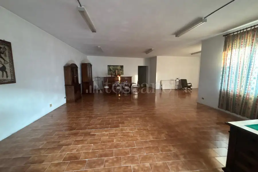Negozio in vendita di 2.050 mq trattativa riservata (rif. 12/2026)