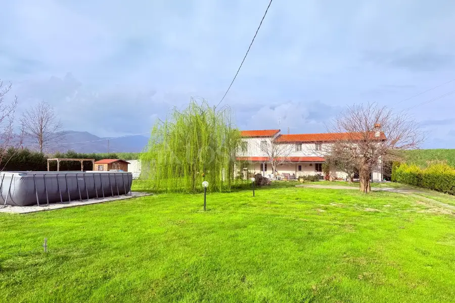 Casale in vendita di 300 mq a €990.000 (rif. 9/2026)
