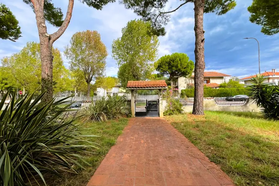 Villa in vendita di 305 mq a €650.000 (rif. 12/2025)