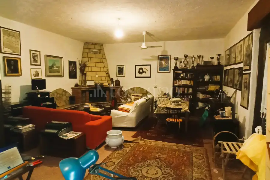 Casa Indipendente in vendita di 205 mq a €65.000 (rif. 12/2026)