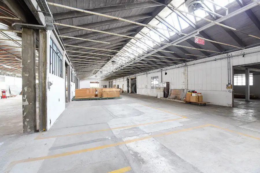 Magazzino in vendita di 3.000 mq a €1.700.000 (rif. 34/2026)