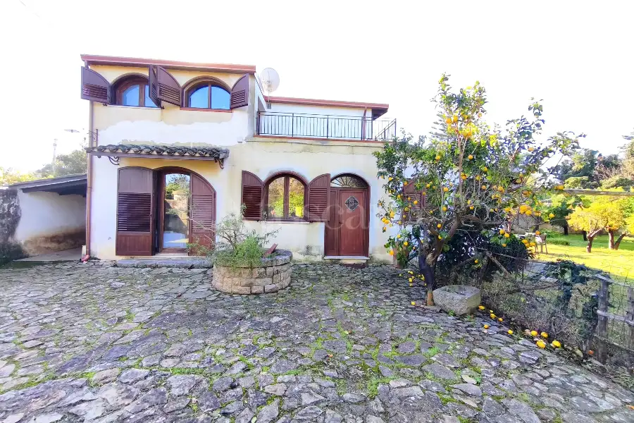 Villa in vendita di 350 mq a €550.000 (rif. 126/2025)